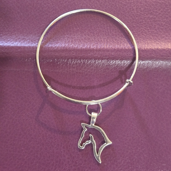 Jewelry - 🍒🍒 Silver Horse Charm Bangle Bracelet
